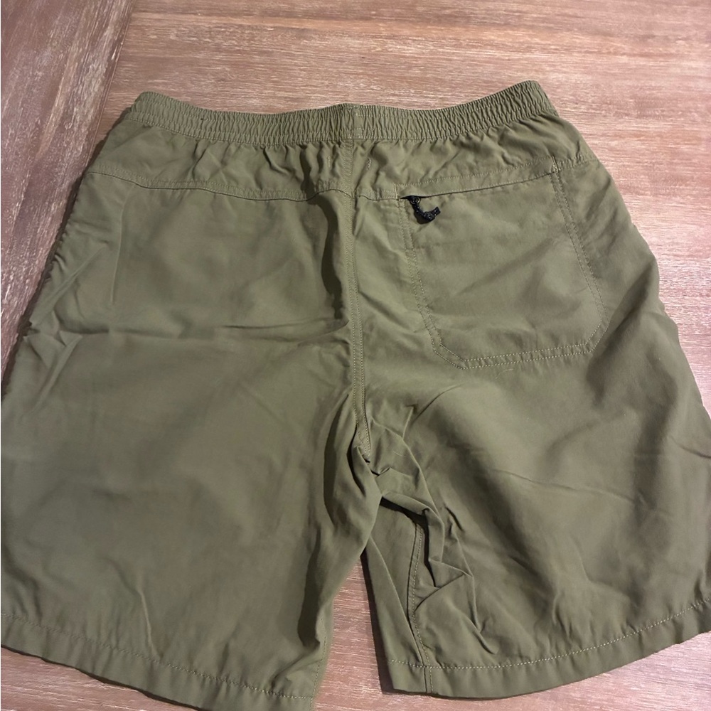 The North Face - Flash Dry Shorts - Size M - Olive Color - 7 inch - Not Worn